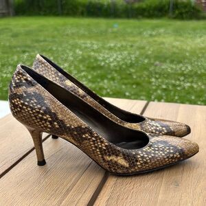 Stuart Weitzman Women Elegant Brown Snakeskin Pumps leather heels Classic size 6